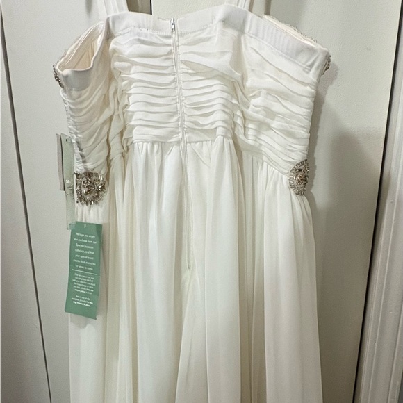 Elegant White Dress with Silver Accents​ - Picture 3 of 4